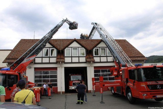 2011-06-16 -72- Vorfuehrung Hubrettungsfahrzeuge